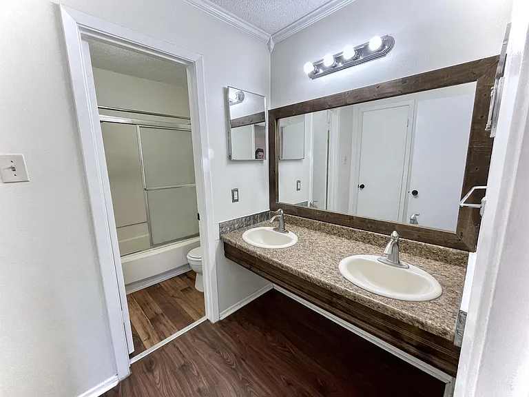 4345 Carter Creek Pkwy — Photo 13