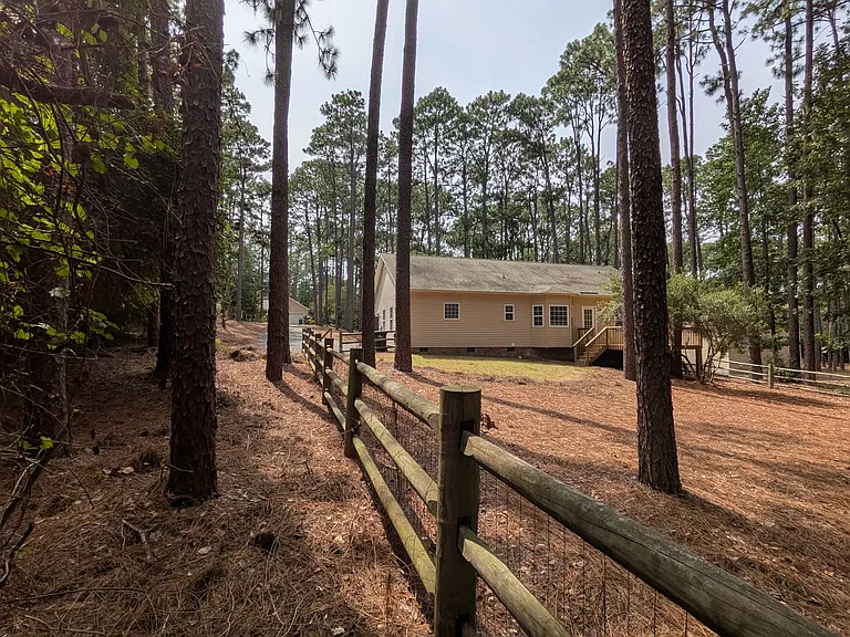 475 Crestview Rd — Photo 37