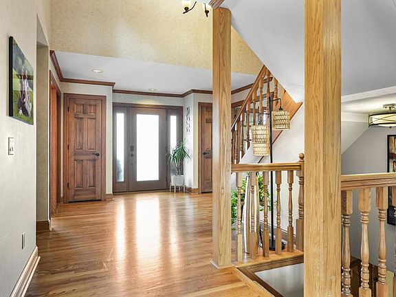 3rd image of 948 Timber Ridge Drive