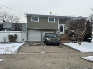 1316 Pea Pond Rd, Bellmore, NY 11710