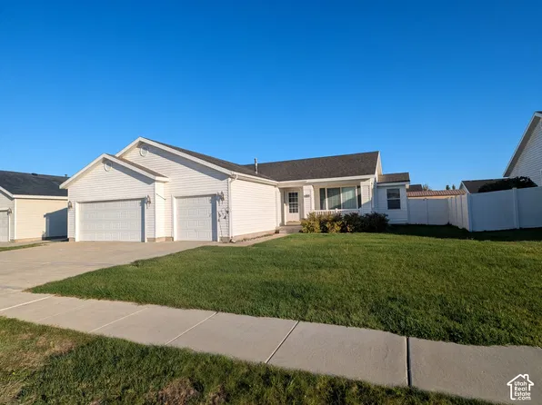 4054 W 5060 S, Roy, UT 84067