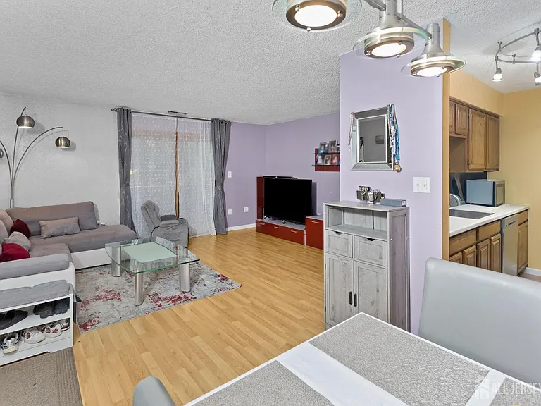2001 Ravens Crest Dr — Photo 4