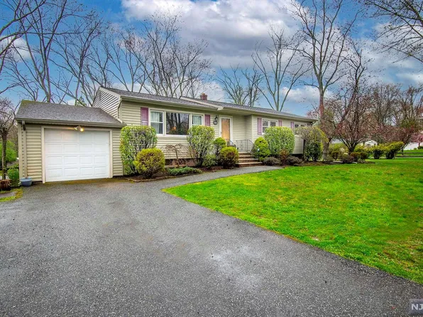708 Chestnut St, Township Of Washington, NJ 07676
