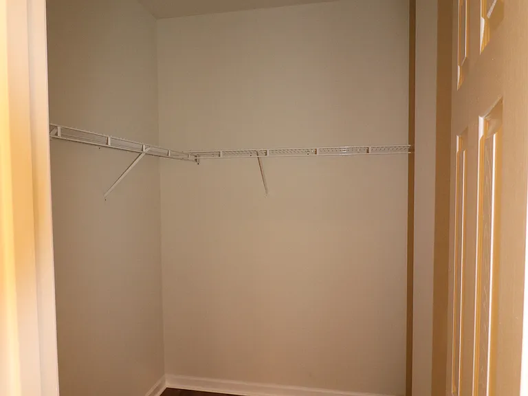 305 S Clifton Ave — Photo 10