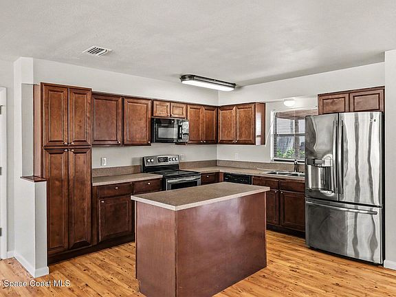 5th image of 427 Frankford Ave NW