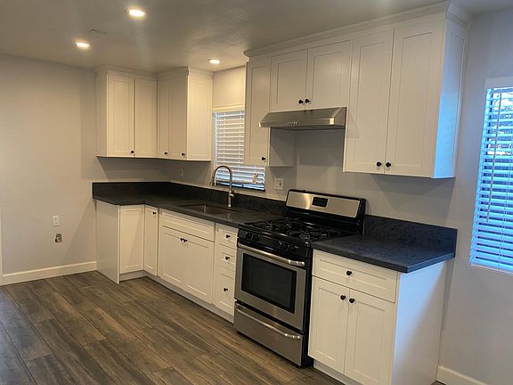 3rd image of 303 W Adams Ave
