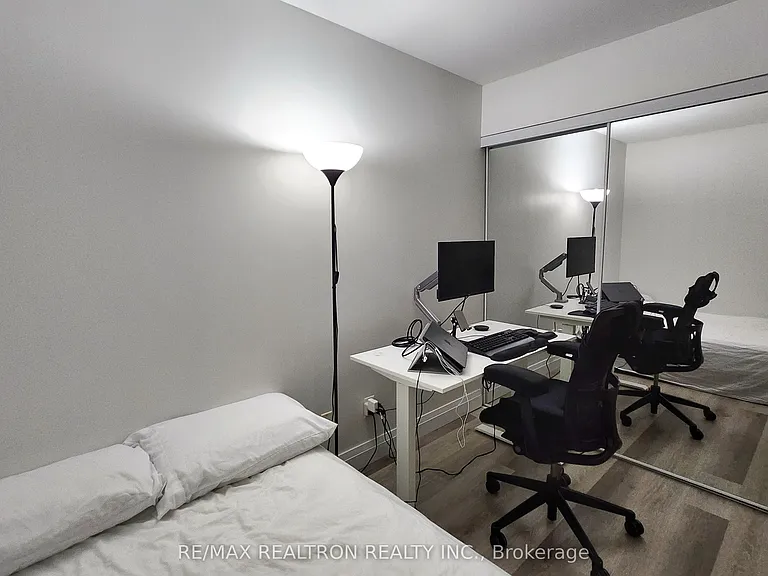 230 King St E #511 — Photo 21