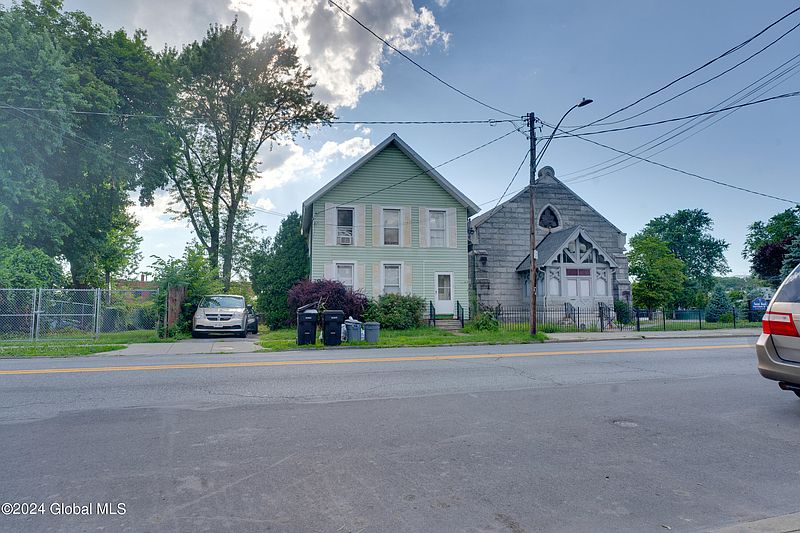 2nd image of 907 River Street