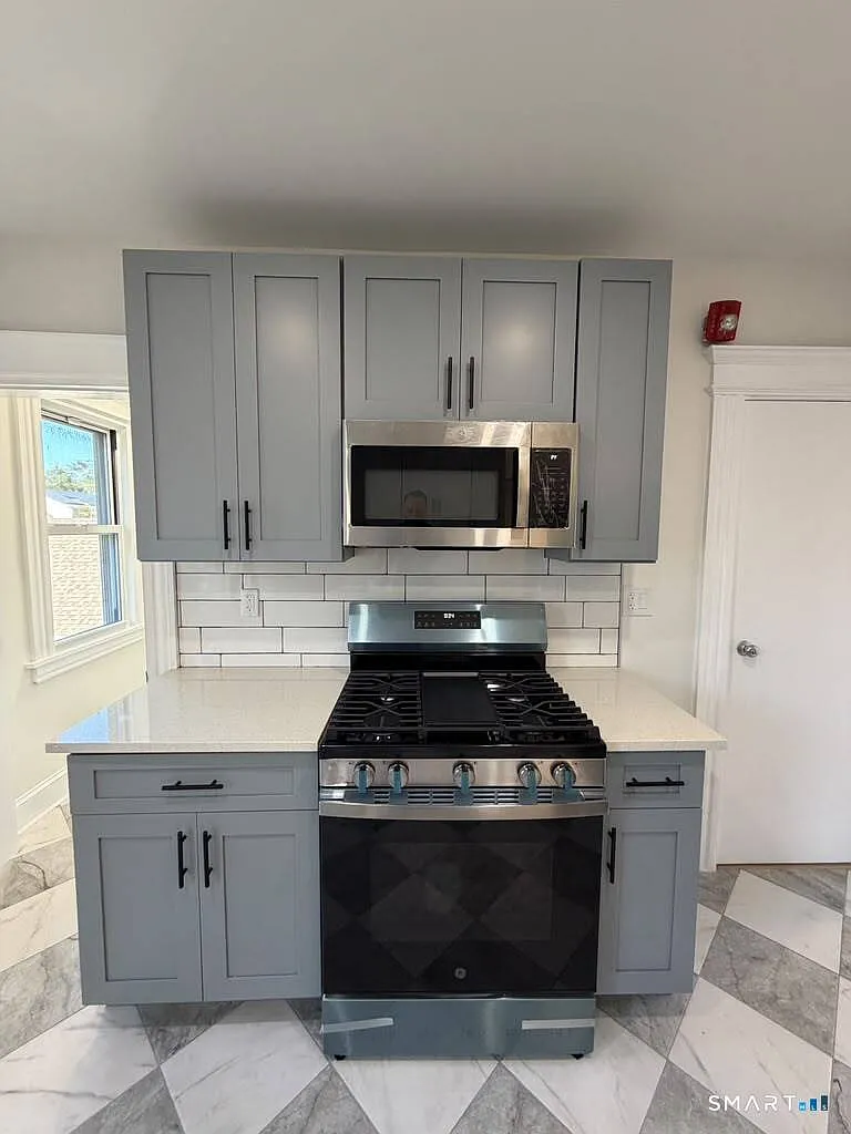 2 bed, 1.0 bath, 1000 sqft, $2,250 — Photo 2