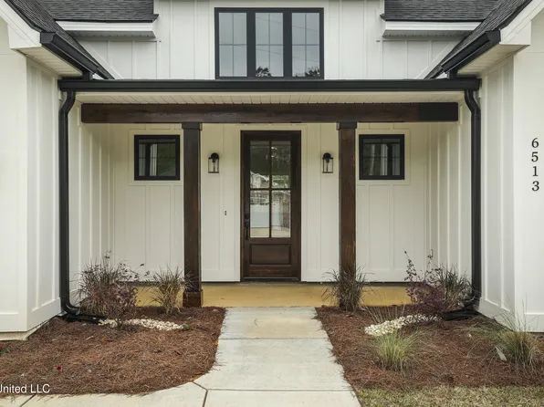 6513 Kiko St, Diamondhead, MS 39525