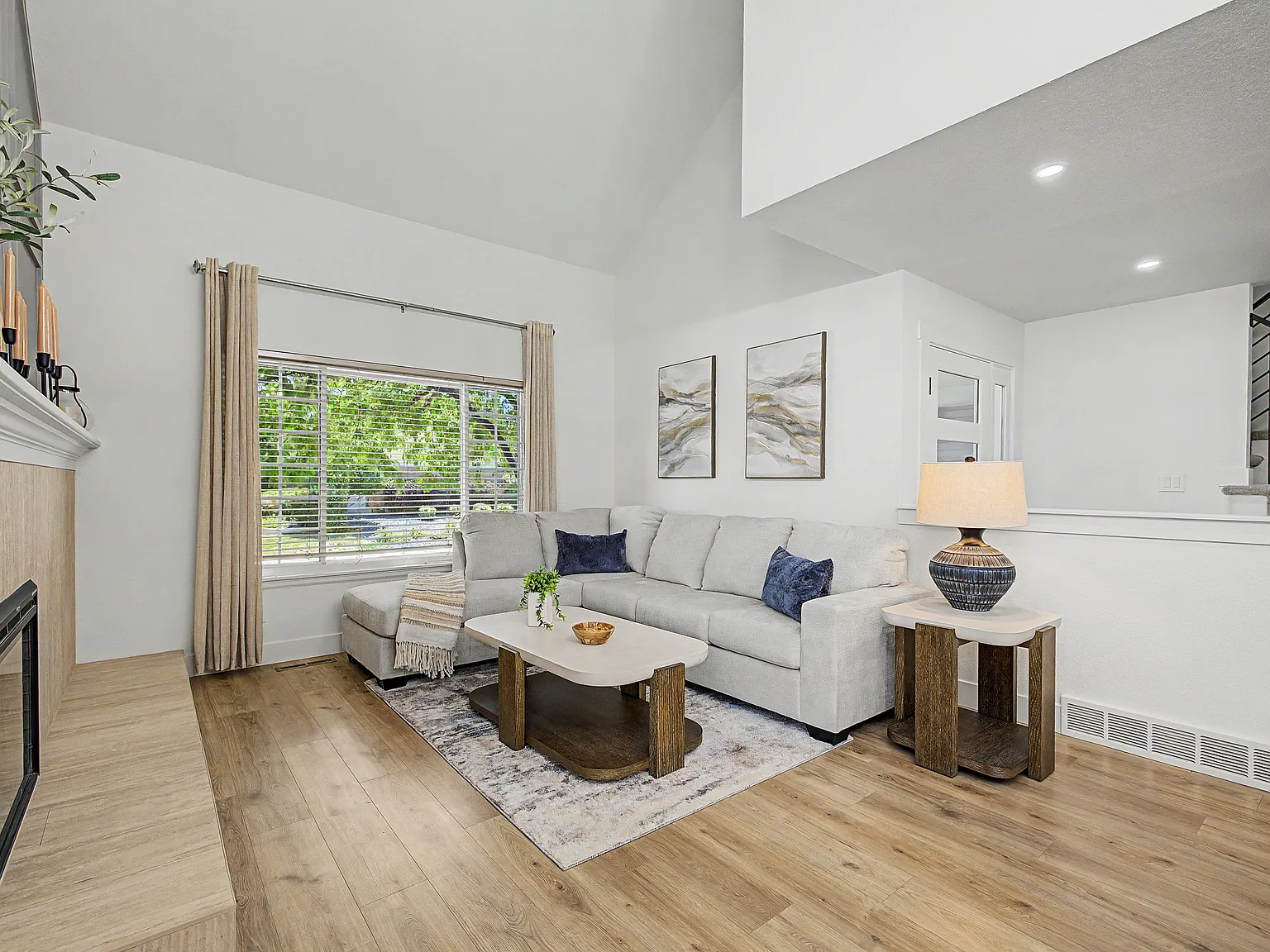 5 bed, 3004 sqft, $4,950 — Photo 2