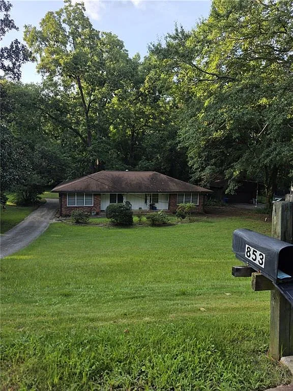 2 bed, 1.0 bath, 850 sqft, $1,350 — Photo 2