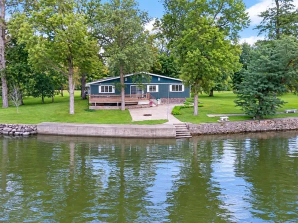 2204 Cottage Row Rd, Cedar Falls, IA 50613