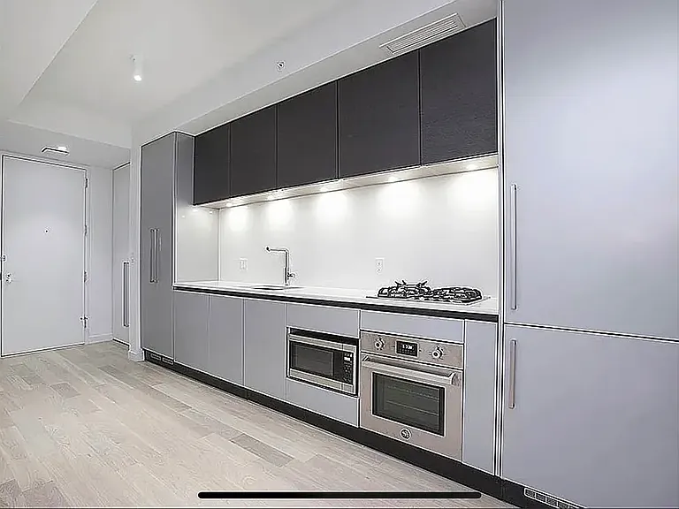 540 W 49th St #107N — Photo 1