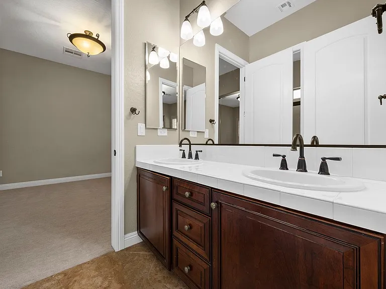 2776 Liberation Dr — Photo 10