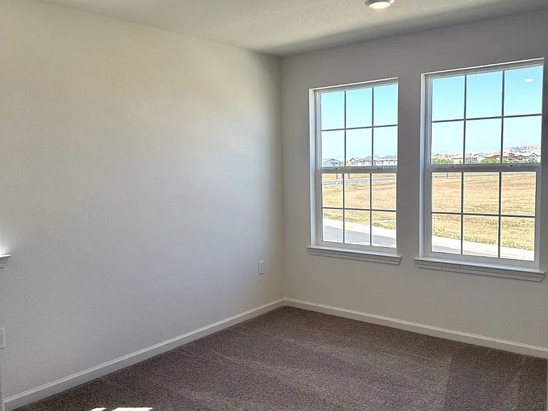 621 Cogburn Cir — Photo 21