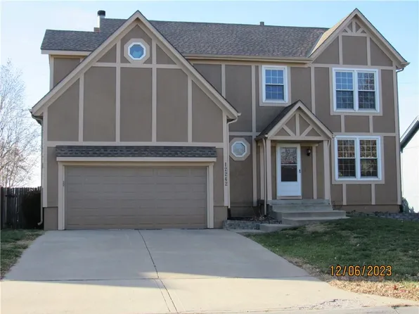12242 S Shannan Ln, Olathe, KS 66062