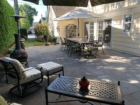 3rd image of 107 Salisbury Ave