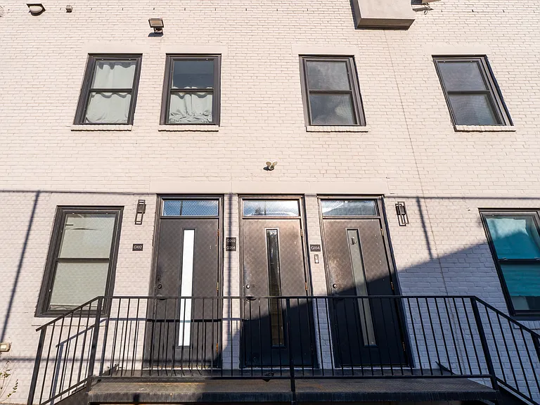 2700 E Auburn St #G204 — Photo 5