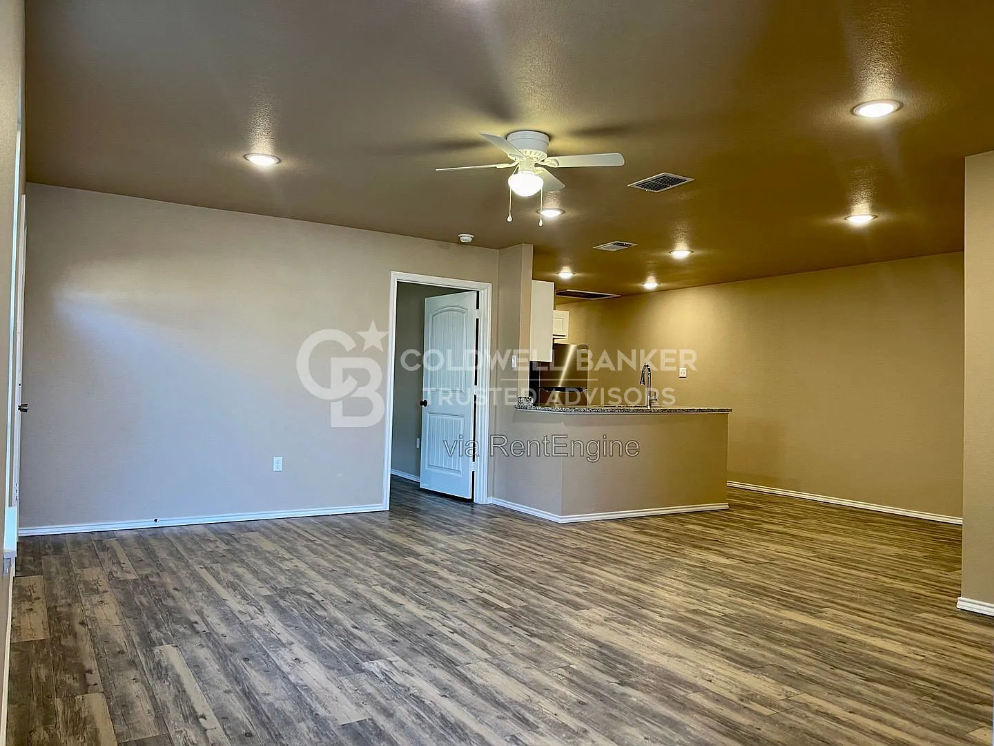 3 bed, 2.0 bath, 1300 sqft, $1,325 — Photo 3