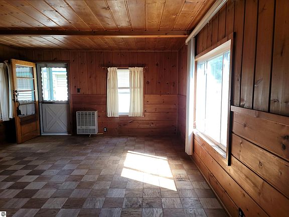 5th image of 708 E Westover St
