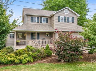 40 Hideaway Ln, Waynesville, NC 28785