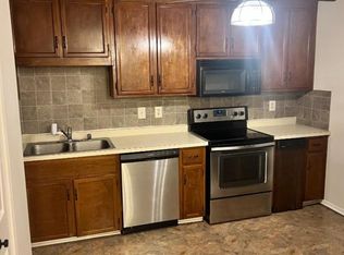 8 Burlington Ct, Hamburg, NJ 07419