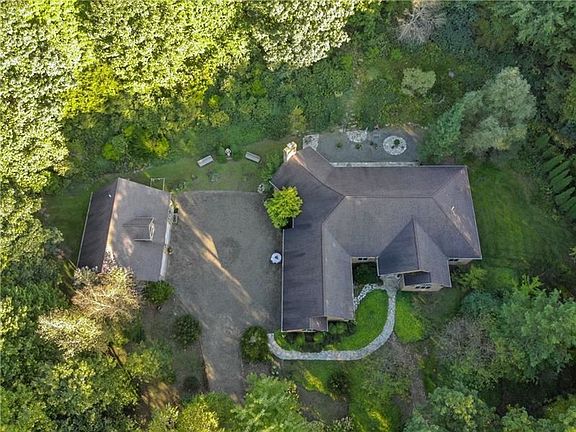 2nd image of 35 Briarwood Ln