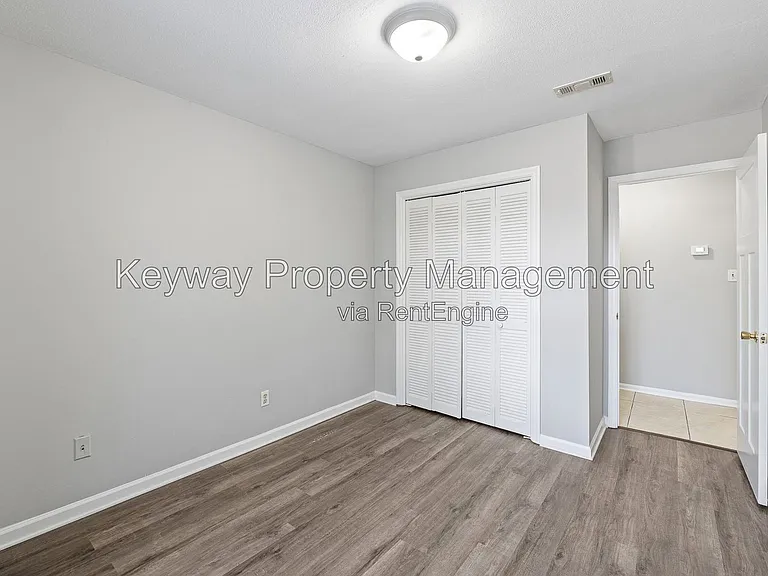 1925 1/2 Wrightsboro Rd #B — Photo 9