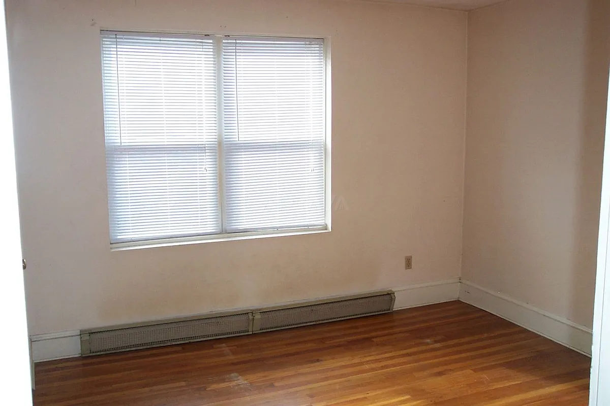 Photo 2 of 4 - 402 Highland Ave #2 - Somerville, MA Building Photo - 402 Highland Ave #2