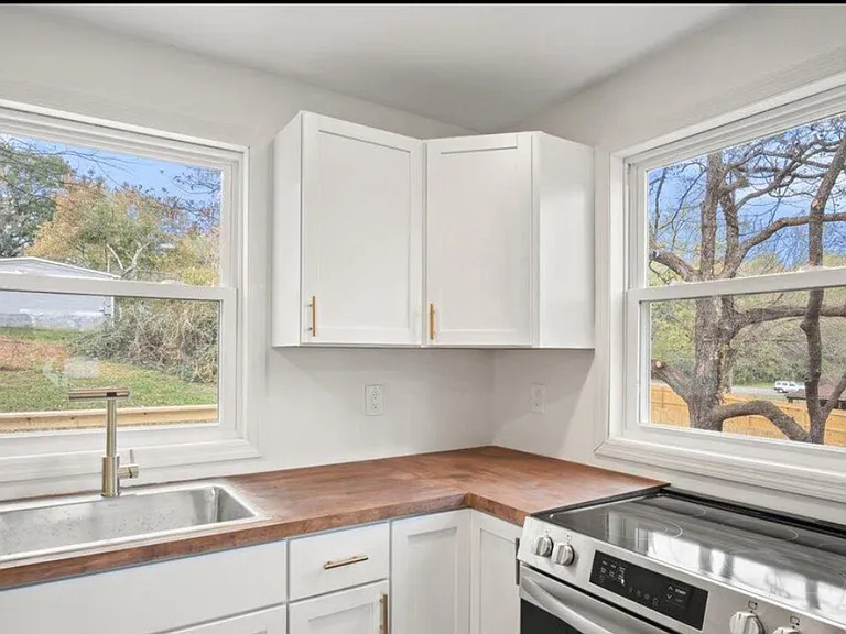 1109 Price St — Photo 15