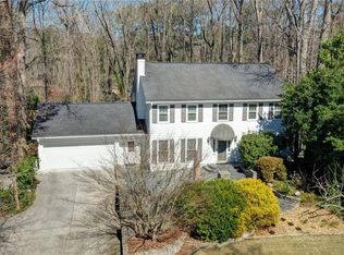 565 Tanacrest Cir, Atlanta, GA 30328