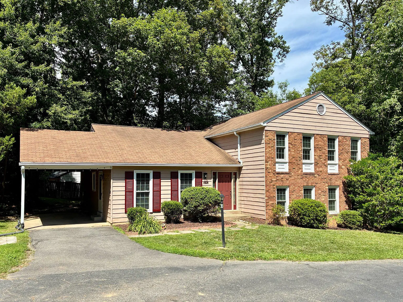 4 bed, 2.5 bath, 2488 sqft, $3,950 — Photo 2