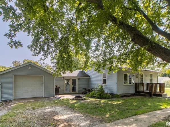 300 N 5th Ave, New Windsor, IL 61465