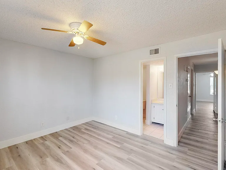846 Creekside Dr — Photo 16