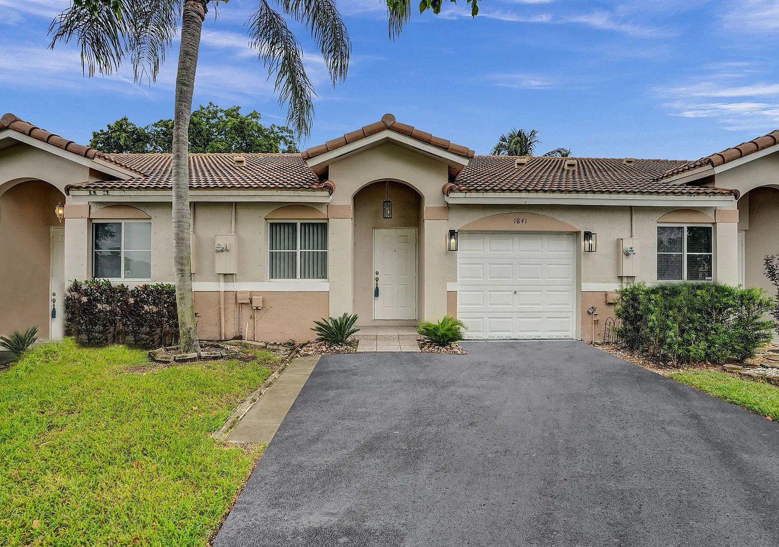 Spacious 2 Bed/2 Bath Townhome With Garage In Gated Community Available Now! — Photo 1