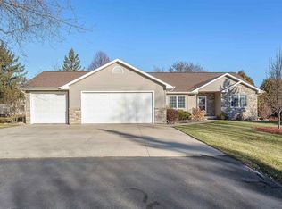 W6148 Long Ct, Appleton, WI 54914