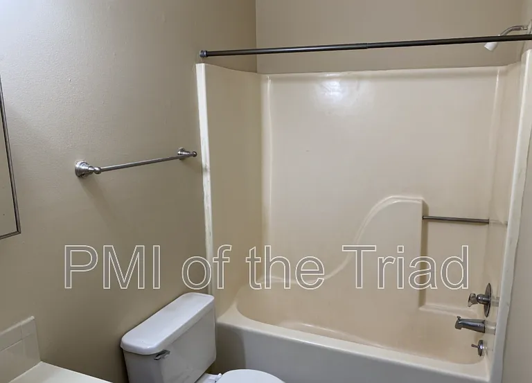 1500 Oakshire Ct #C — Photo 5