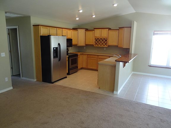 Kitchen, dining area
