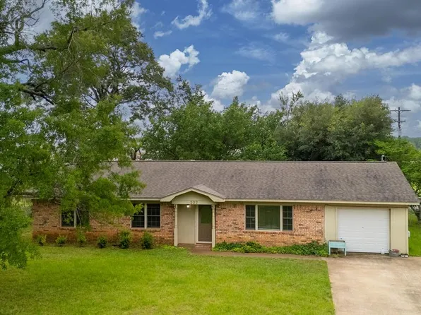 202 Crest Dr, Palestine, TX 75801