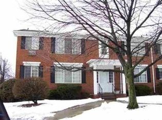 20894 Wildwood Dr APT 216, Harper Woods, MI 48225