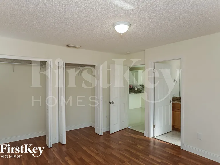2664 W 70th Pl — Photo 6
