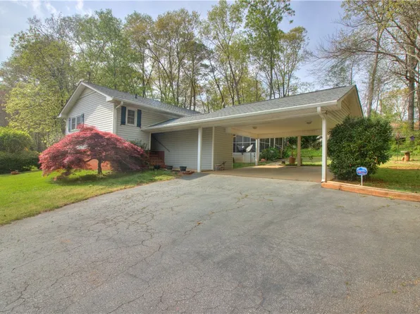 405 Hartwell Dr, Seneca, SC 29672