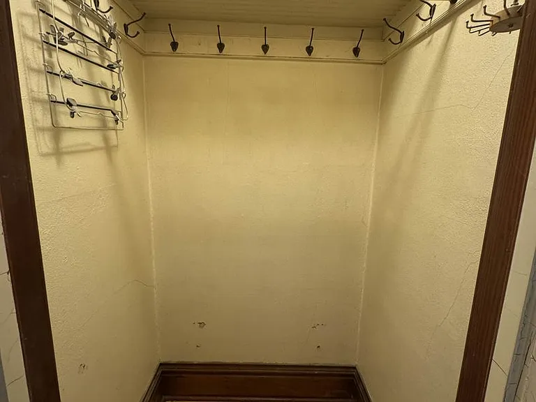 408 W Douglass Ave — Photo 16