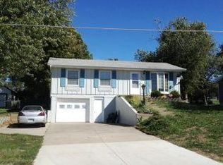 1227 W 16th St, Maryville, MO 64468