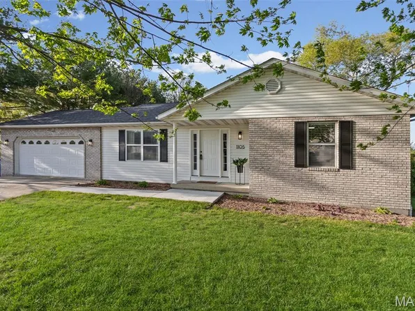 1105 Tulip Ln, Highland, IL 62249