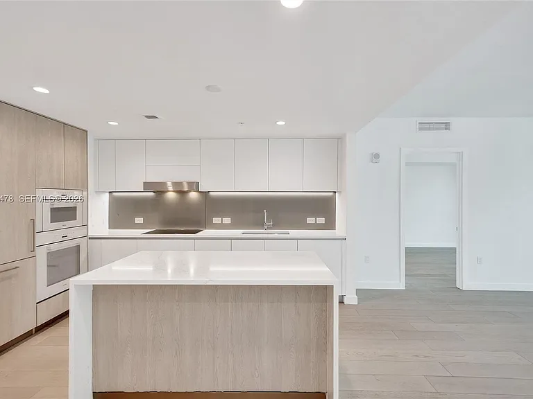9221 E Bay Harbor Dr #210 — Photo 12