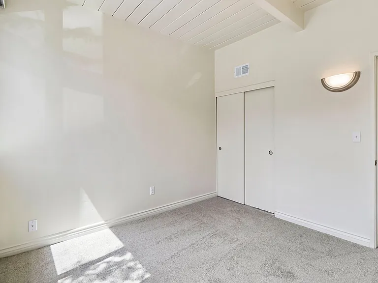Loma Palisades — Photo 36