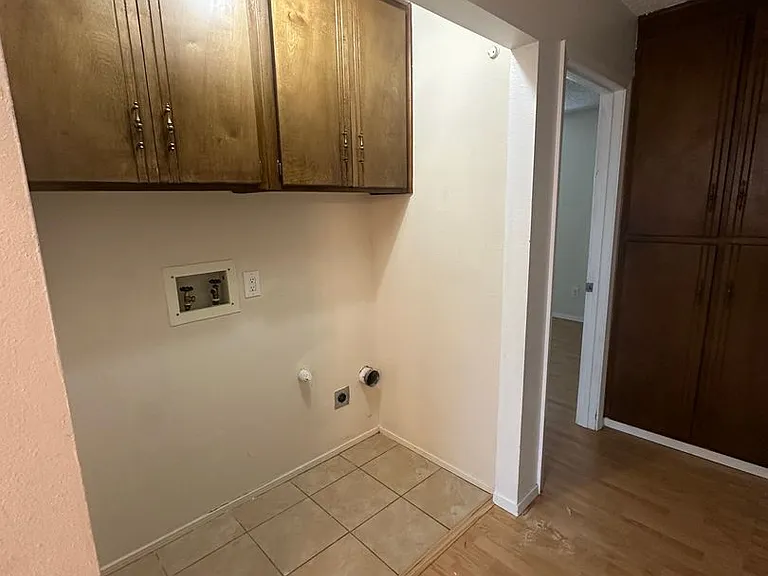 1411 Hickory St — Photo 9
