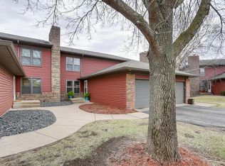 410 Hunter Hill Rd, Hudson, WI 54016